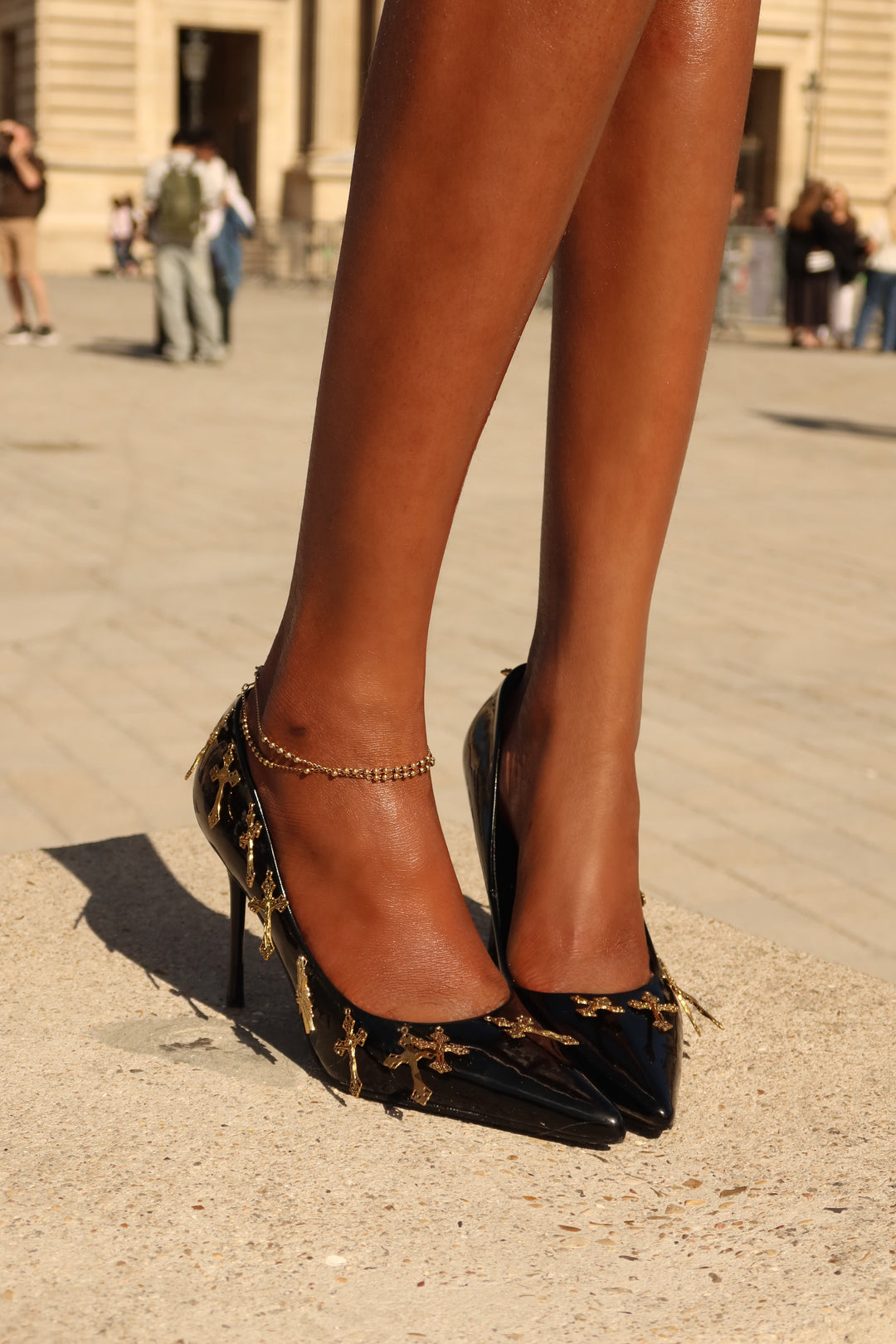 “Noir Relic” Pumps