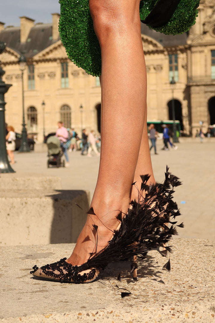“Noir Plume” Pumps