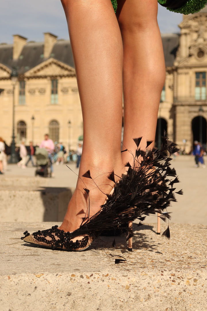 “Noir Plume” Pumps